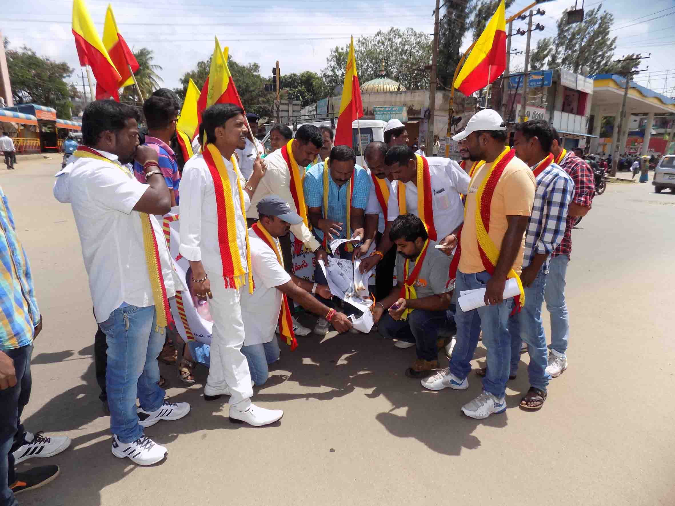 ಕಾರಣಕರ್ತರ ಬಂಧನಕ್ಕೆ ಒತ್ತಾಯಿಸಿ ಪ್ರತಿಭಟನೆ